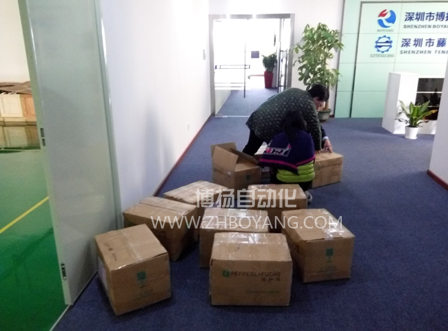 大量GL5-T/28A/115倍加福槽型開關及光電開關到貨！